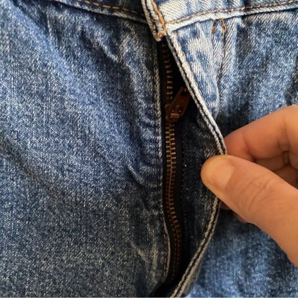 Vintage 90's Eddie Bauer High Waisted Relaxed Fit Denim Mom Shorts Size 18 - Picture 2 of 5